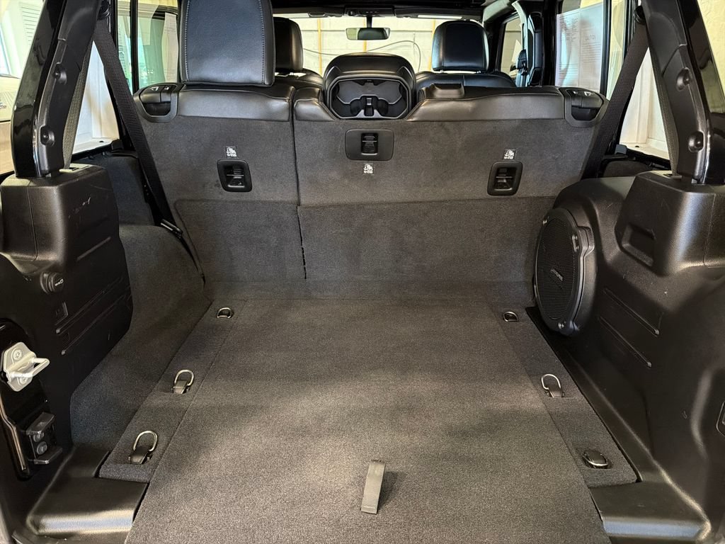 Used 2022 Jeep Wrangler Unlimited Sahara AWD/4WD image 20