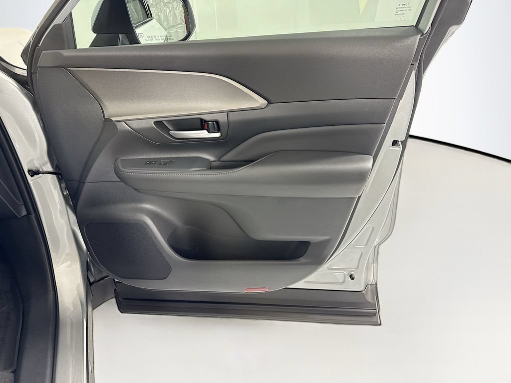Used 2026 Toyota Grand Highlander FWD image 26