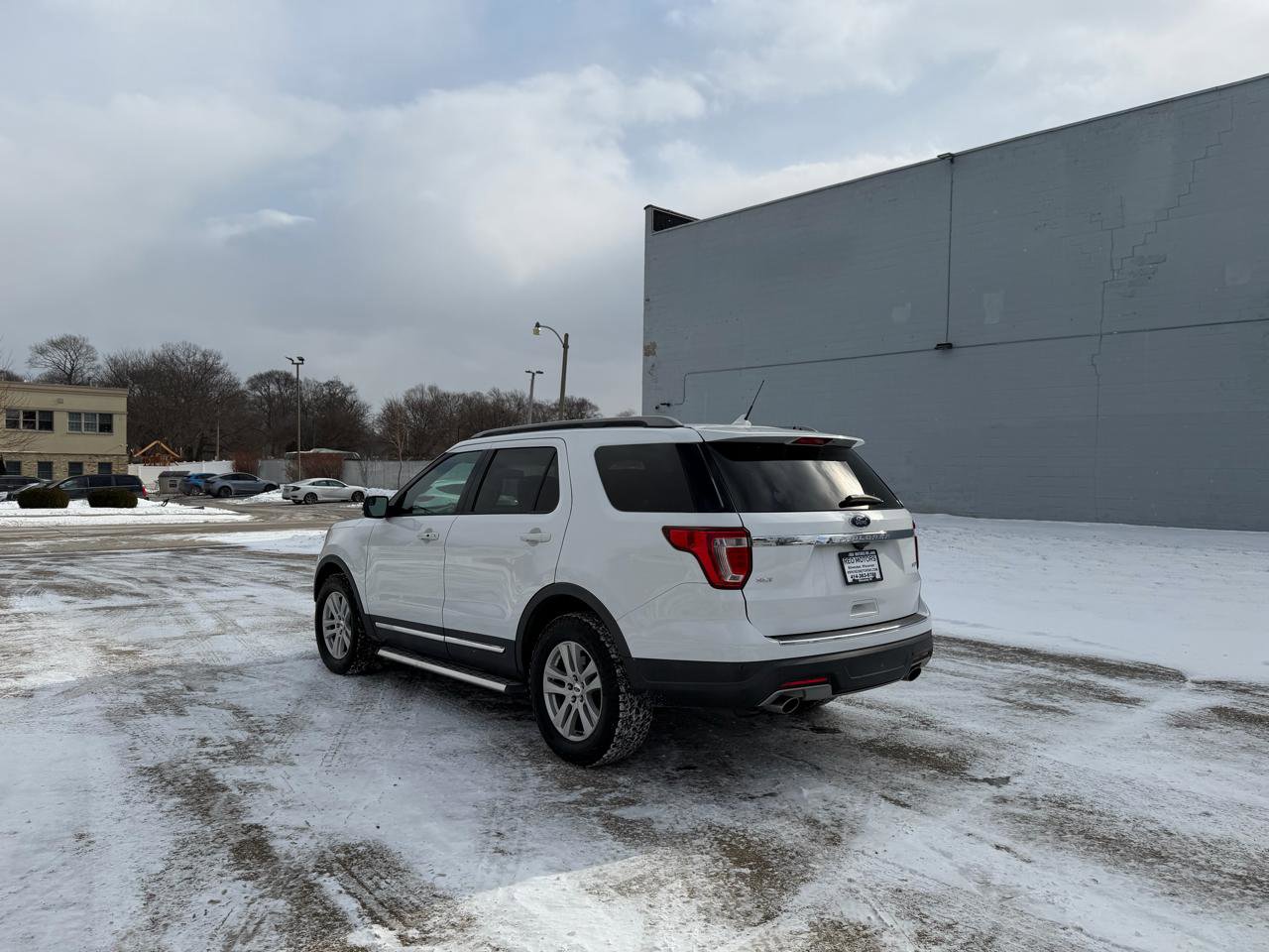 Used 2018 Ford Explorer XLT w/ Equipment Group 202A image 5