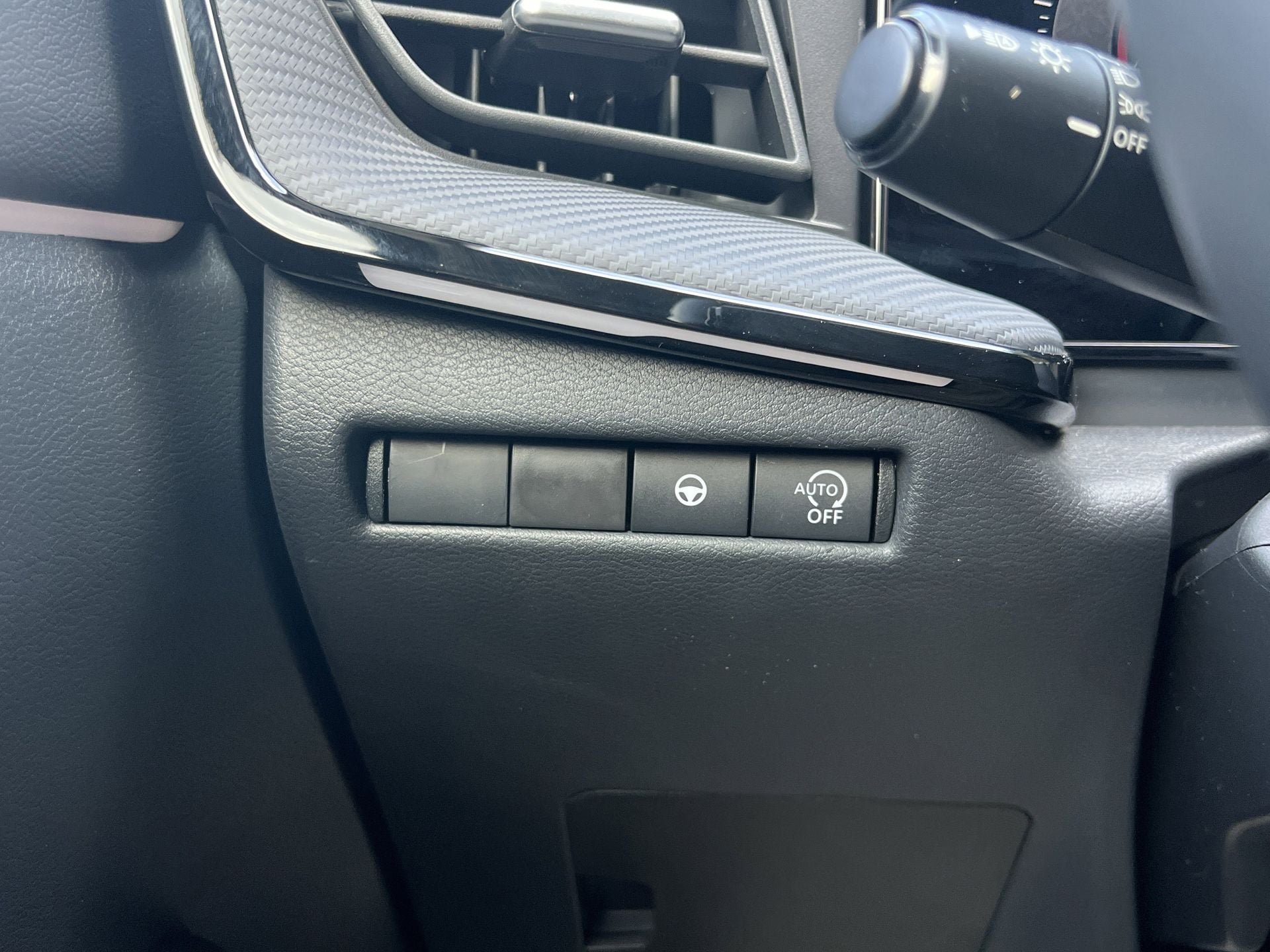 Certified 2025 Nissan Kicks SR FWD image 14