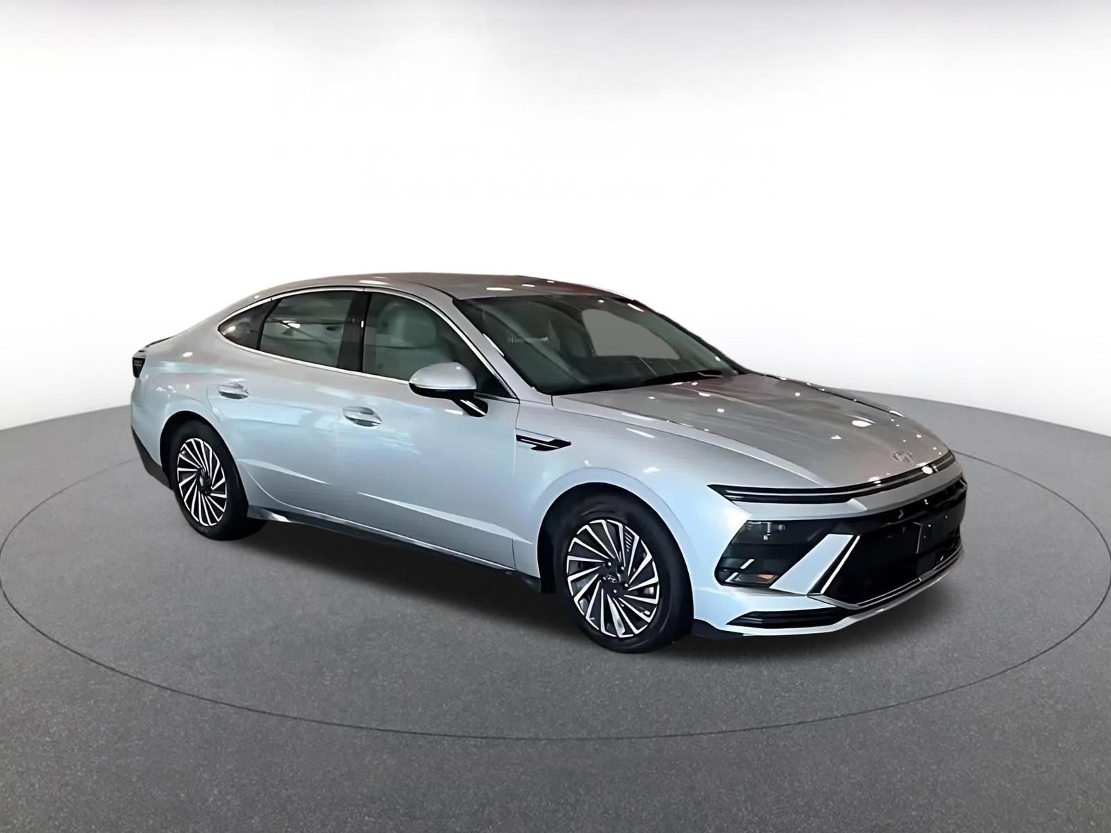 Used 2025 Hyundai Sonata SEL FWD image 2