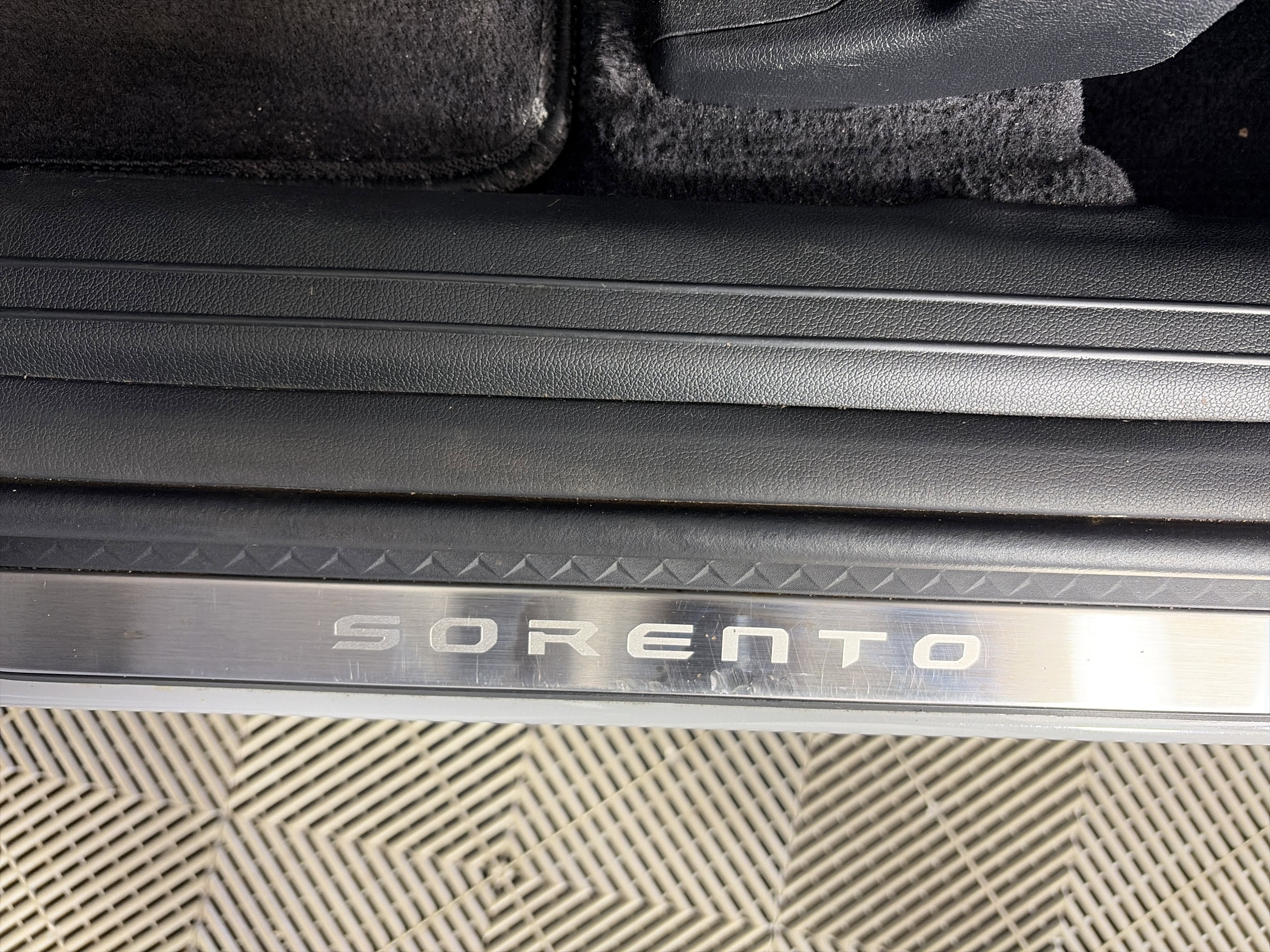 Used 2023 Kia Sorento SX AWD/4WD image 19