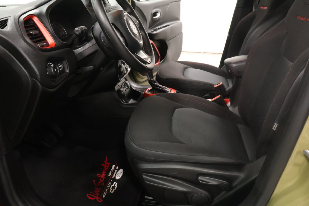 Used 2015 Jeep Renegade Trailhawk AWD/4WD image 19