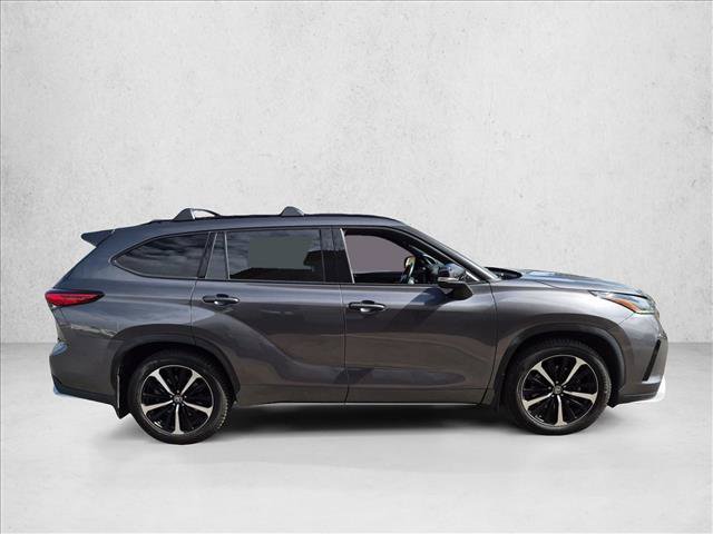 Used 2021 Toyota Highlander XSE AWD/4WD image 4