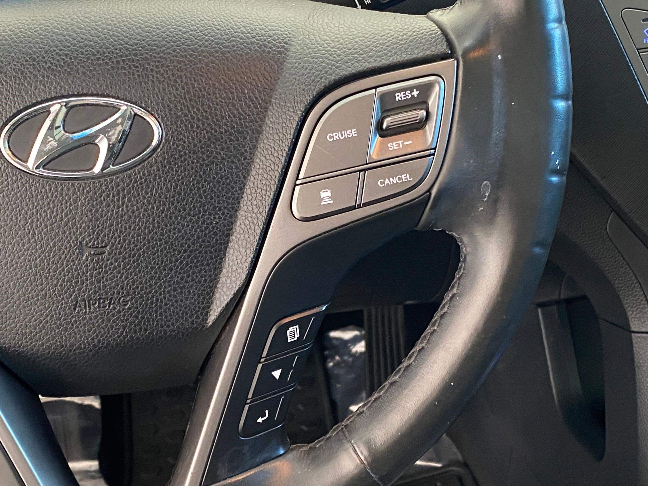 Used 2017 Hyundai Santa Fe Limited AWD/4WD image 29