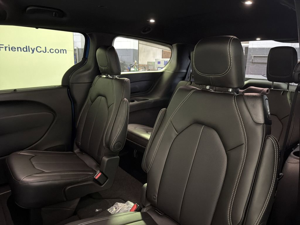 New 2026 Chrysler Pacifica Select image 27