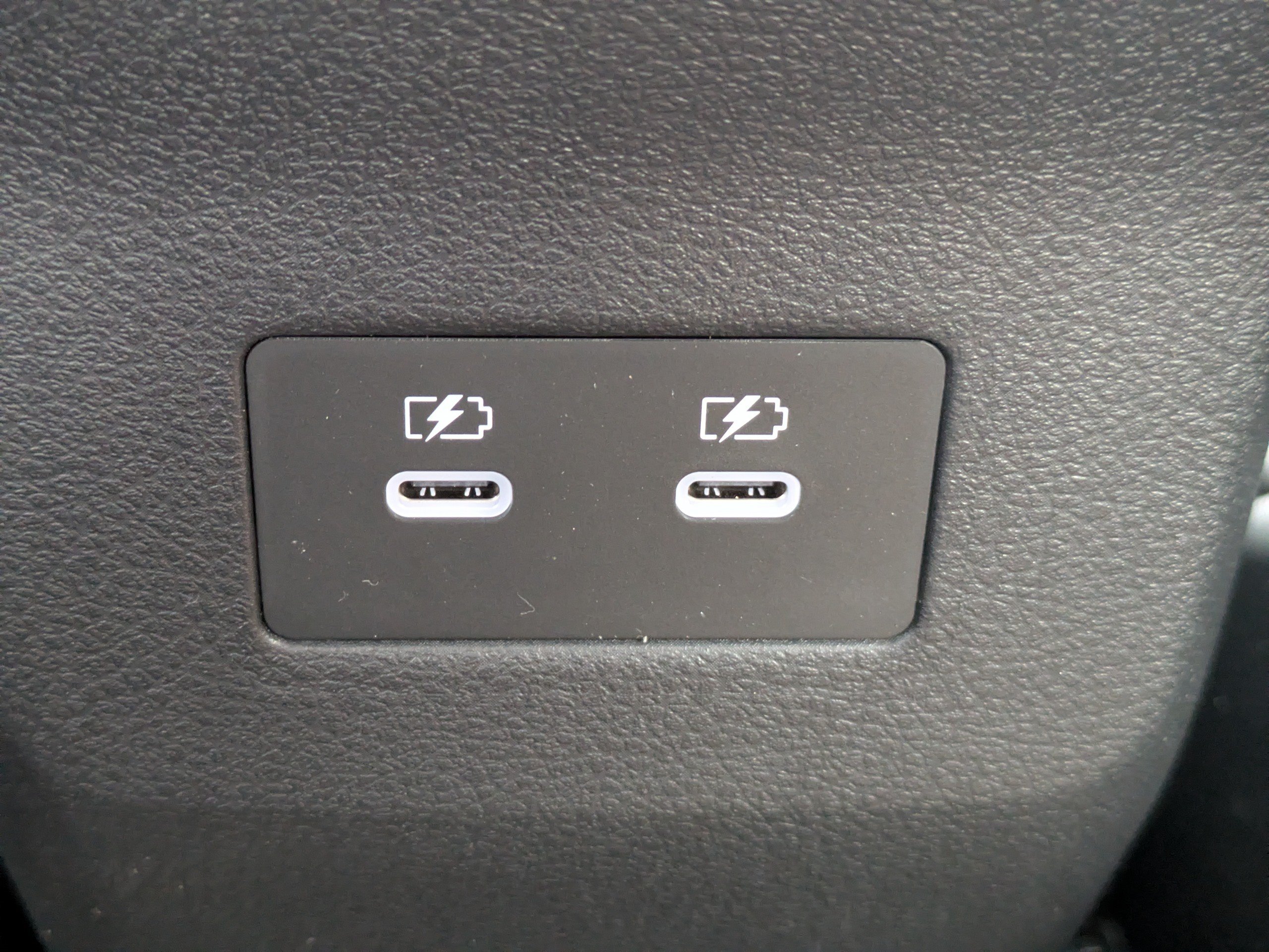 New 2026 Nissan Kicks SR FWD image 15