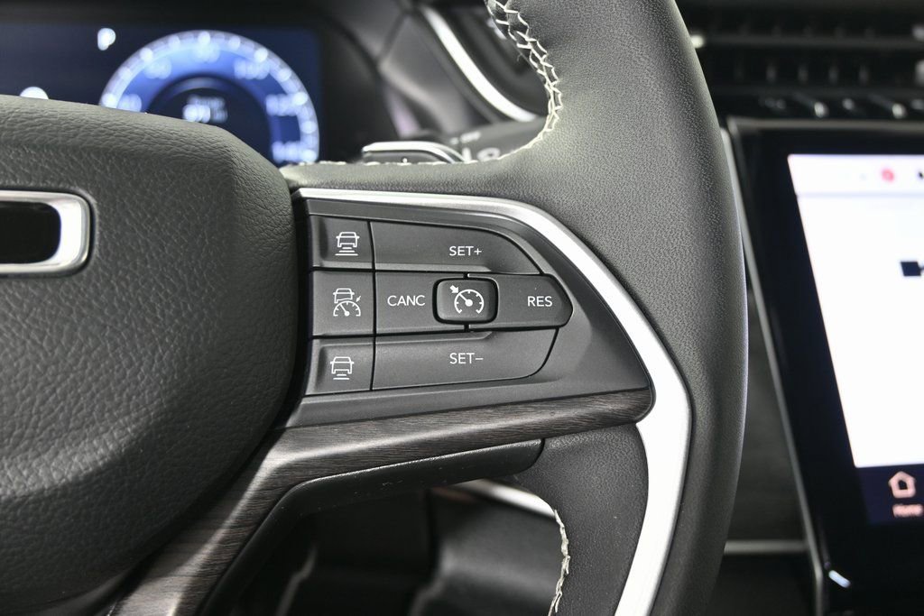 Used 2023 Jeep Grand Cherokee Limited image 39