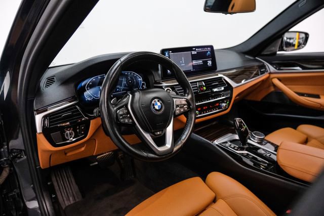 Used 2022 BMW 530e w/ Premium Package image 3