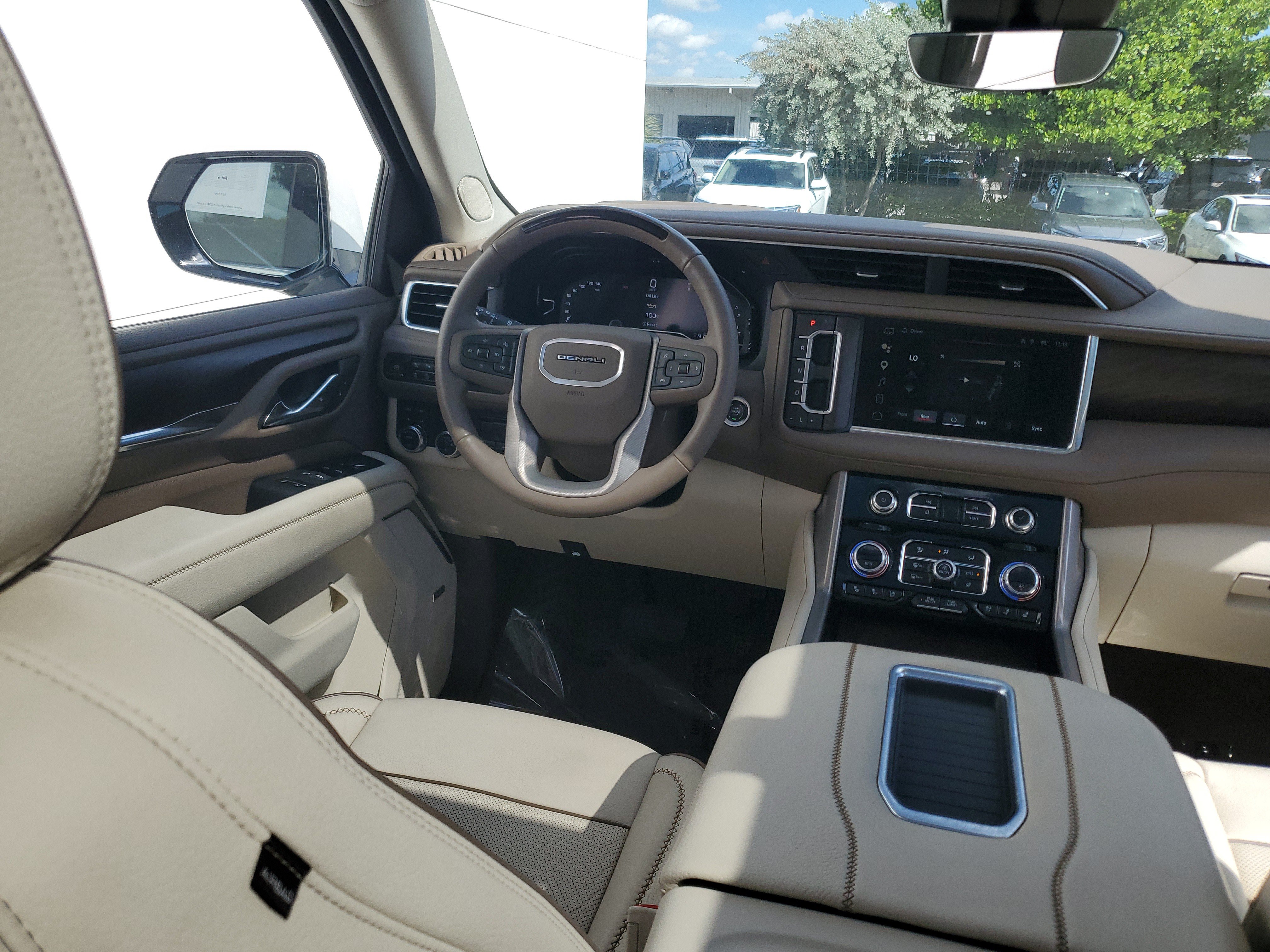 Used 2024 GMC Yukon XL Denali w/ Denali Reserve Package AWD/4WD image 16