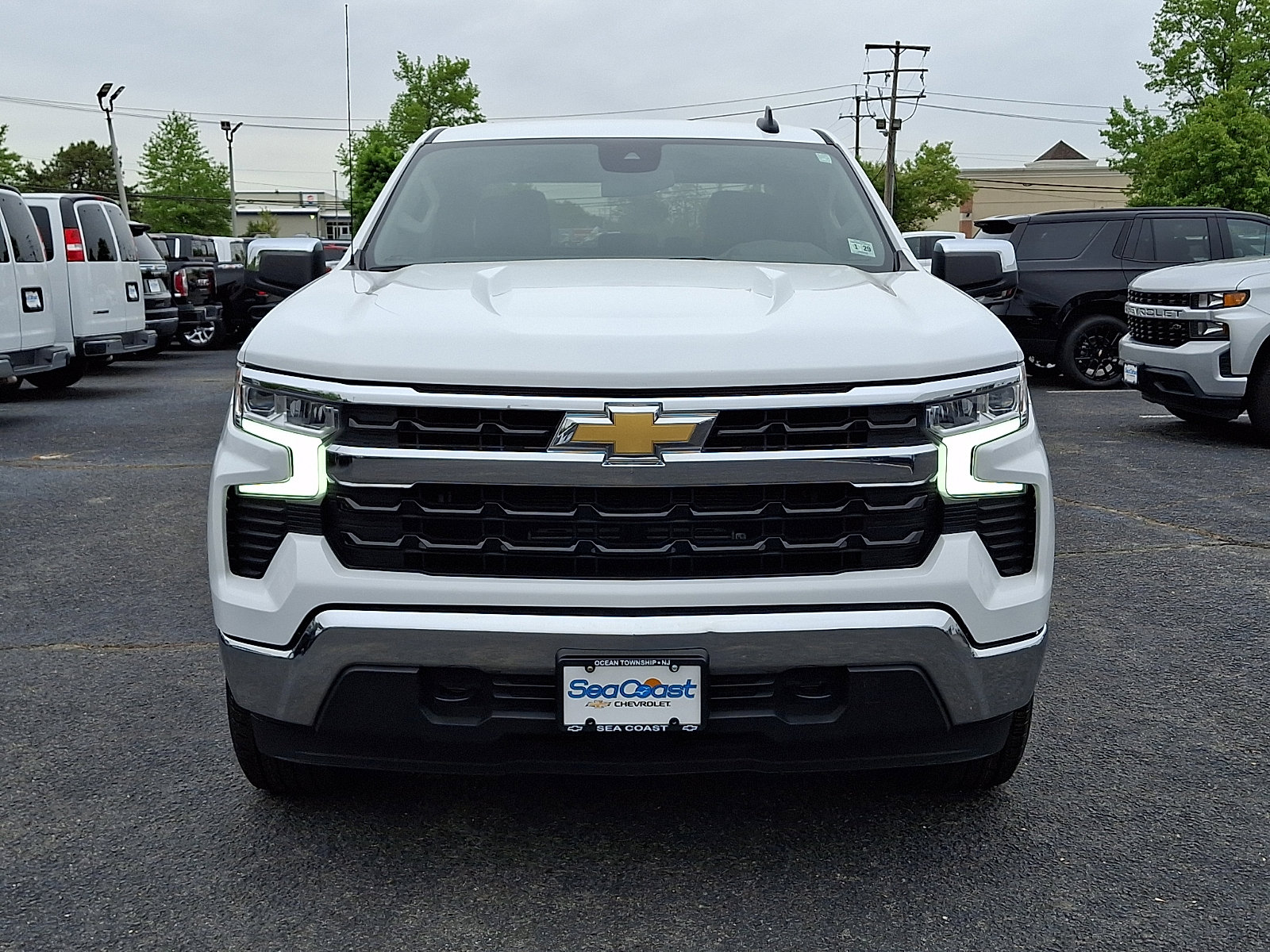 Used 2024 Chevrolet Silverado 1500 LT AWD/4WD image 2