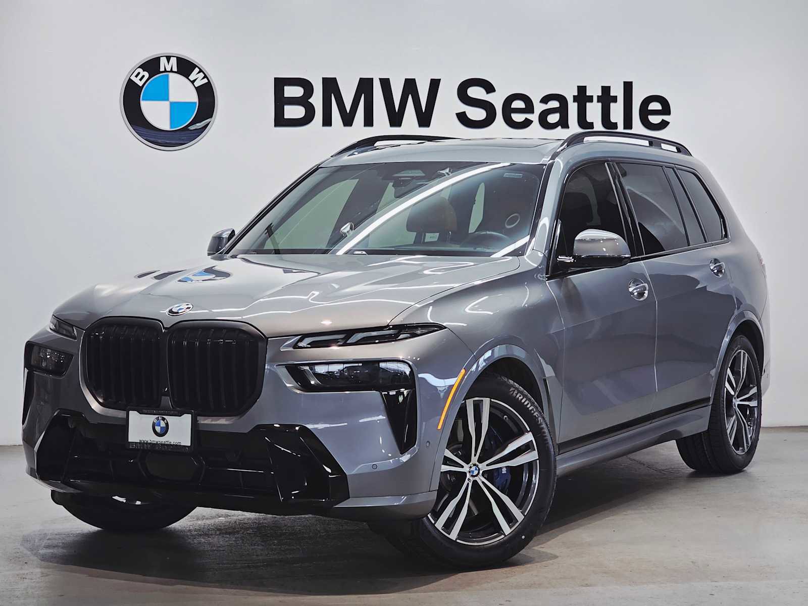 Used 2024 BMW X7 xDrive40i w/ M Sport Package image 1