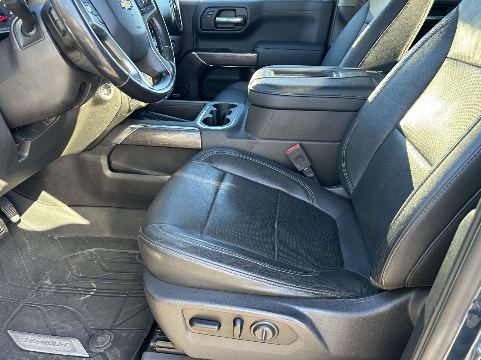 Used 2019 Chevrolet Silverado 1500 LTZ w/ LTZ Plus Package AWD/4WD image 17