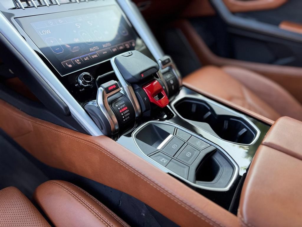 Used 2019 Lamborghini Urus AWD/4WD image 19