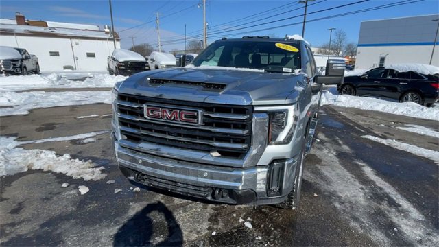 Used 2024 GMC Sierra 2500 SLT w/ SLT Premium Package image 5