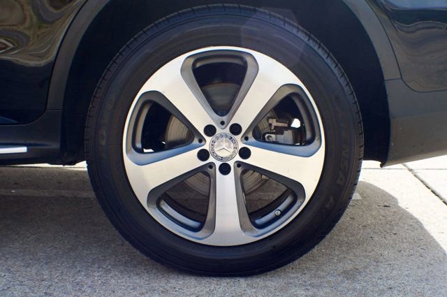 Used 2017 Mercedes-Benz GLC 300 4MATIC image 47