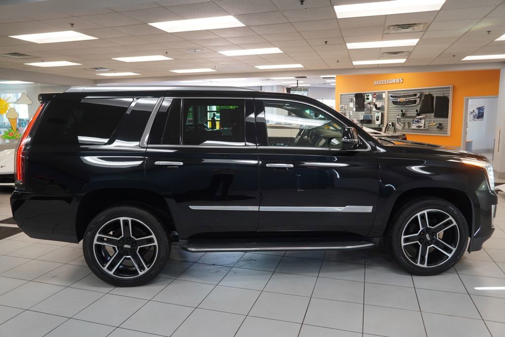 Used 2019 Cadillac Escalade Luxury AWD/4WD image 17