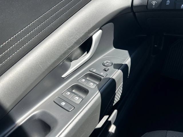 Certified 2024 Hyundai Elantra SE FWD image 12