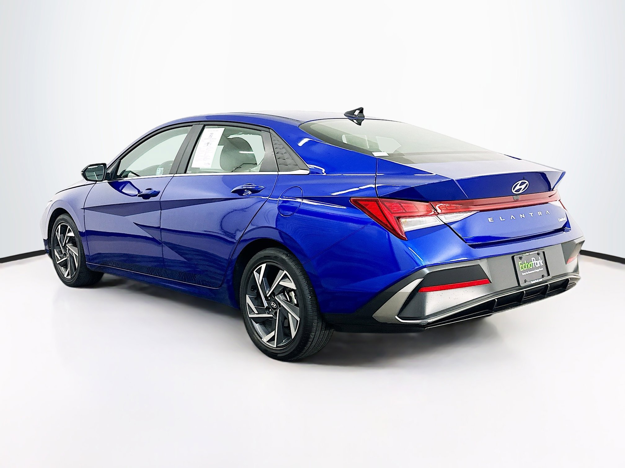 Used 2025 Hyundai Elantra Limited image 5