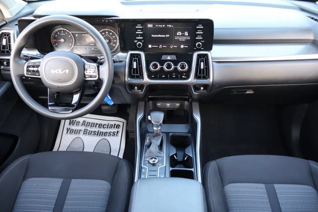 Used 2023 Kia Sorento LX AWD/4WD image 12