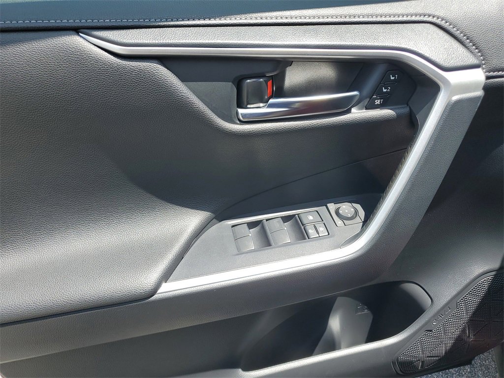 Used 2023 Toyota RAV4 Limited image 20