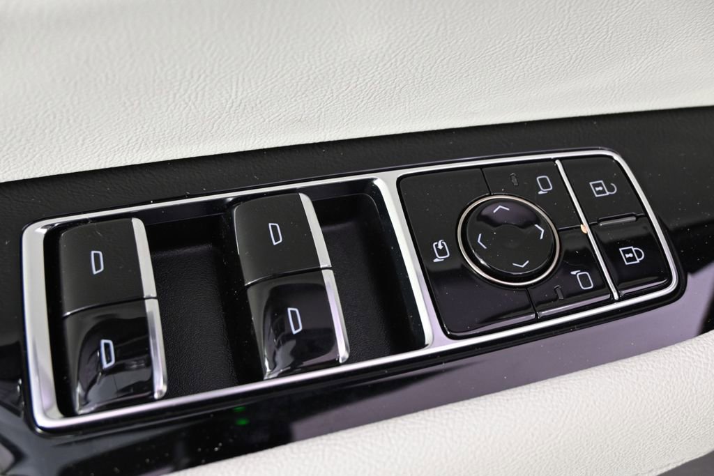 New 2026 Cadillac Vistiq Sport w/ LPO, Floor Liner Package image 22