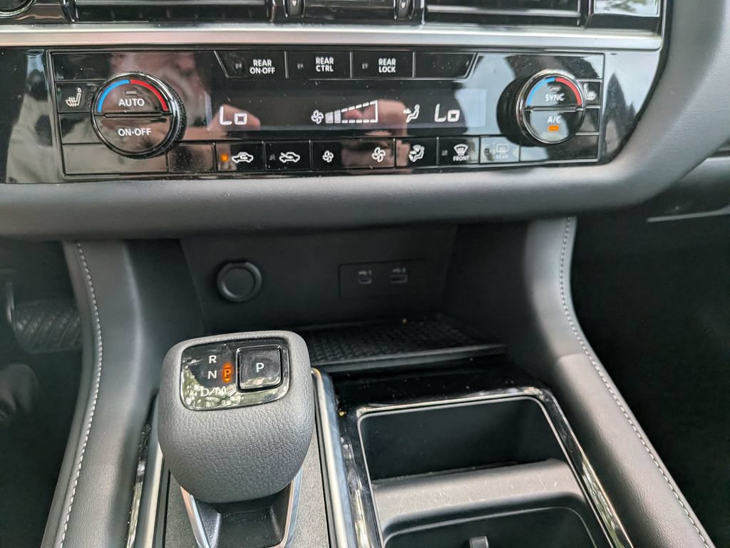 Used 2025 Nissan Pathfinder SV FWD image 18