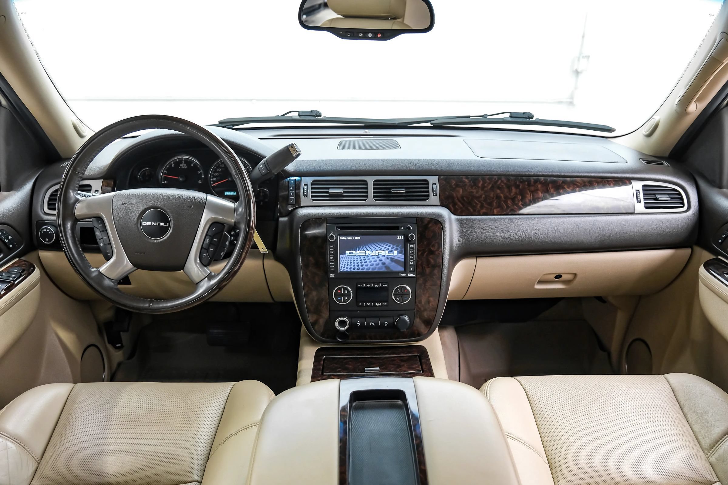Used 2014 GMC Yukon Denali RWD image 17