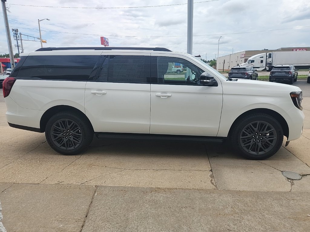 New 2026 Ford Expedition Max Platinum w/ Stealth Appearance Package AWD/4WD image 8