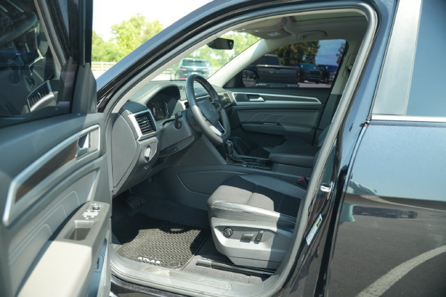 Used 2023 Volkswagen Atlas SE w/ Panoramic Sunroof Package FWD image 14