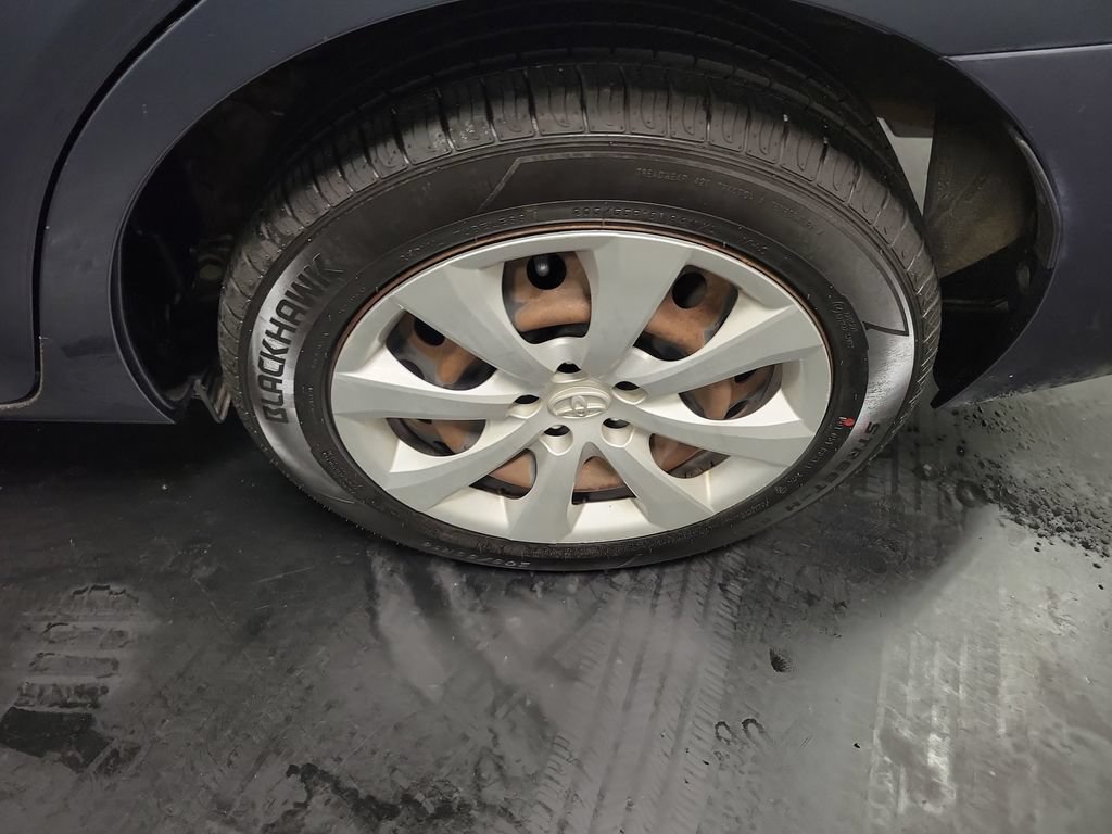 Used 2018 Toyota Corolla SE FWD image 12