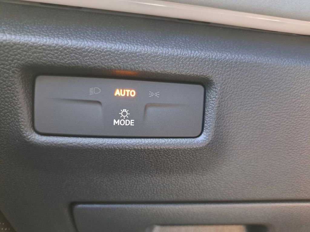 New 2026 Volkswagen Tiguan SE image 15