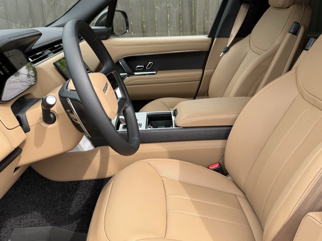 New 2025 Land Rover Range Rover Long Wheelbase SE image 12