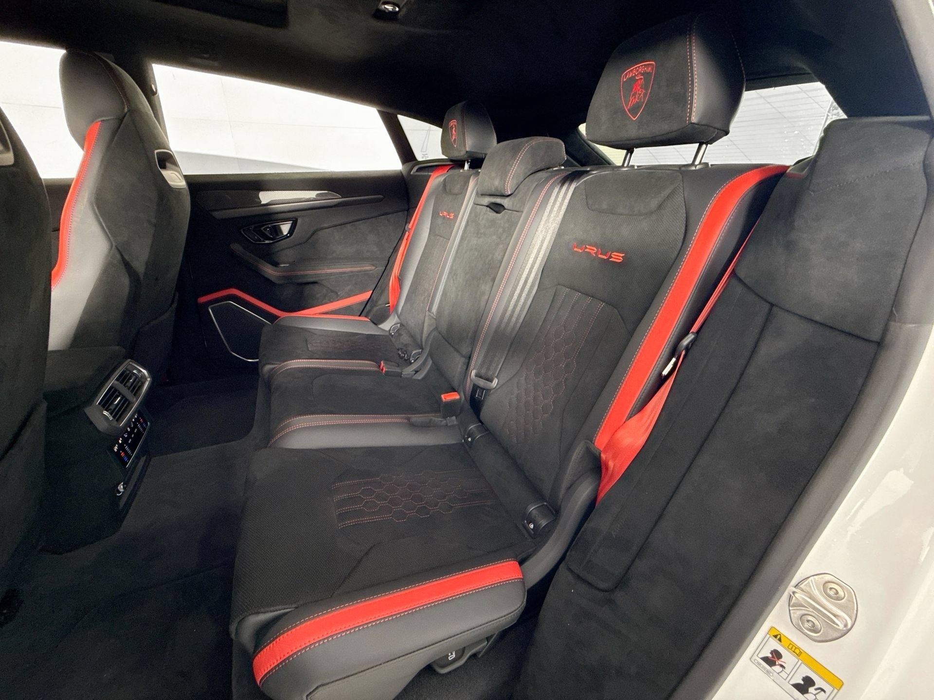 Used 2024 Lamborghini Urus Performante AWD/4WD image 19
