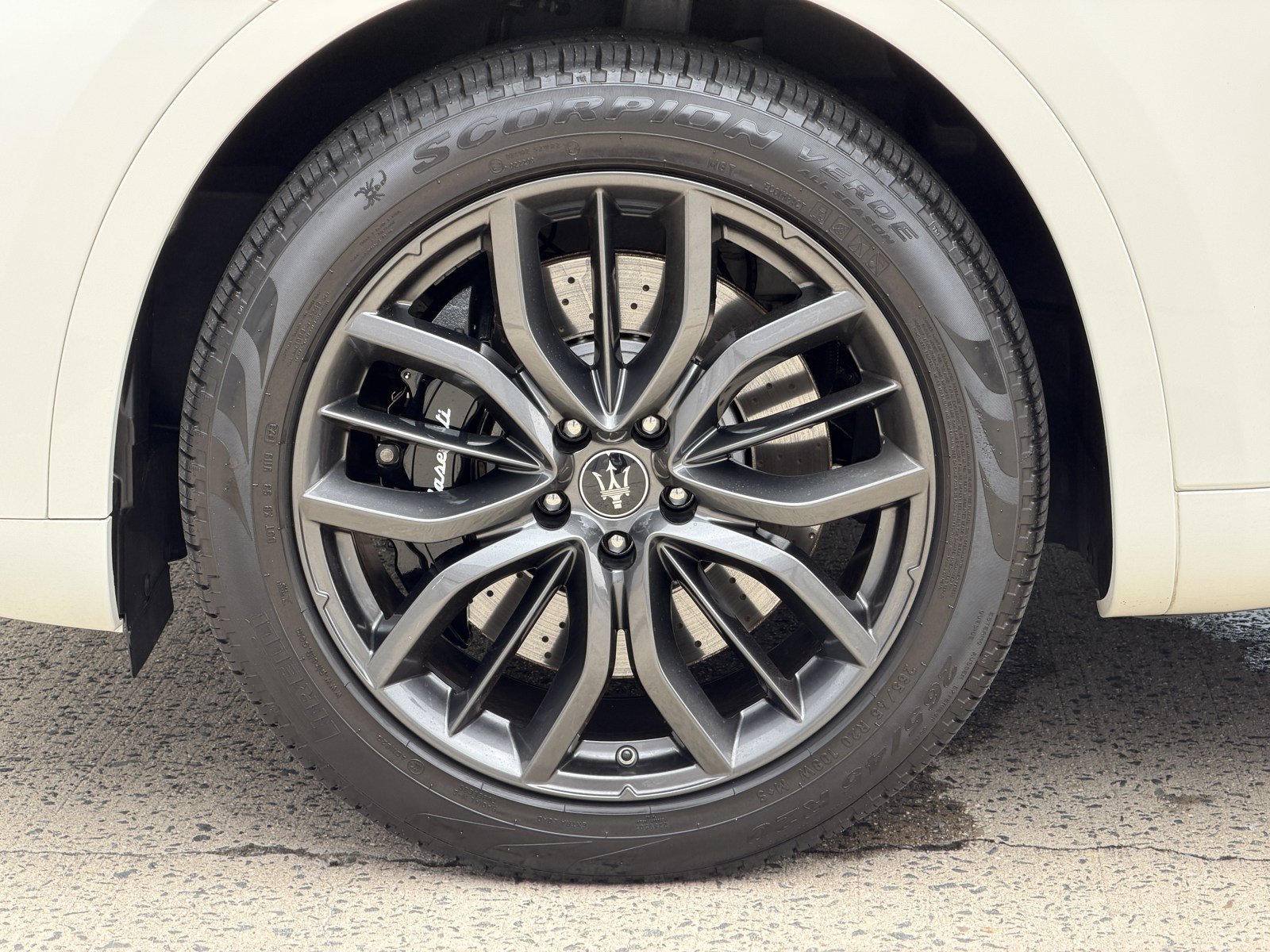 Used 2024 Maserati Levante GT Ultima AWD/4WD image 12