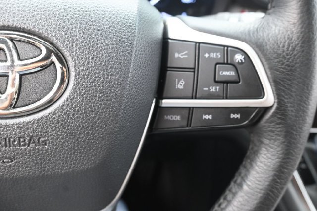 Used 2021 Toyota Sienna XLE FWD image 16