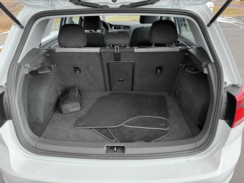 Used 2016 Volkswagen e-Golf SE image 10