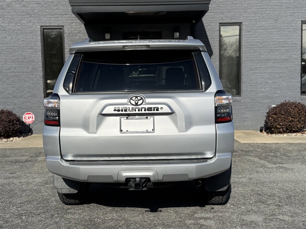 Used 2018 Toyota 4Runner SR5 Premium image 5