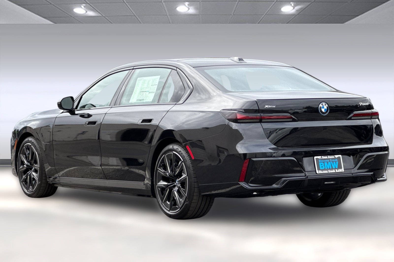 New 2026 BMW 750e xDrive image 3