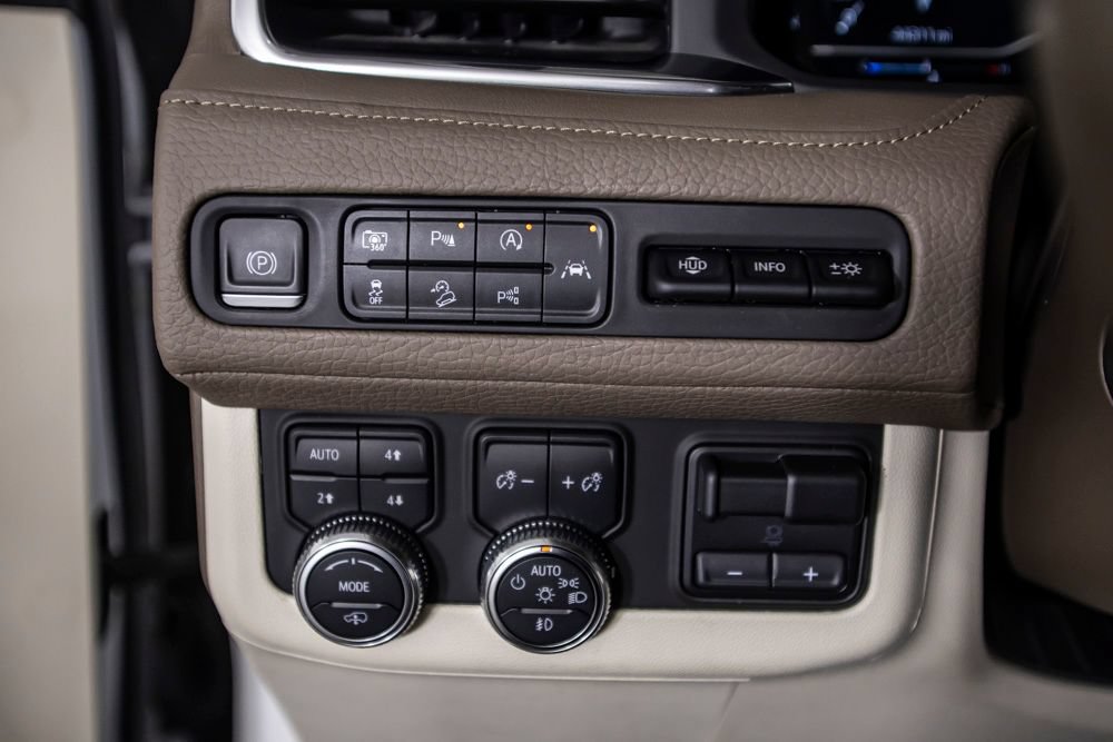 Used 2023 GMC Yukon XL Denali w/ Denali Reserve Package AWD/4WD image 40