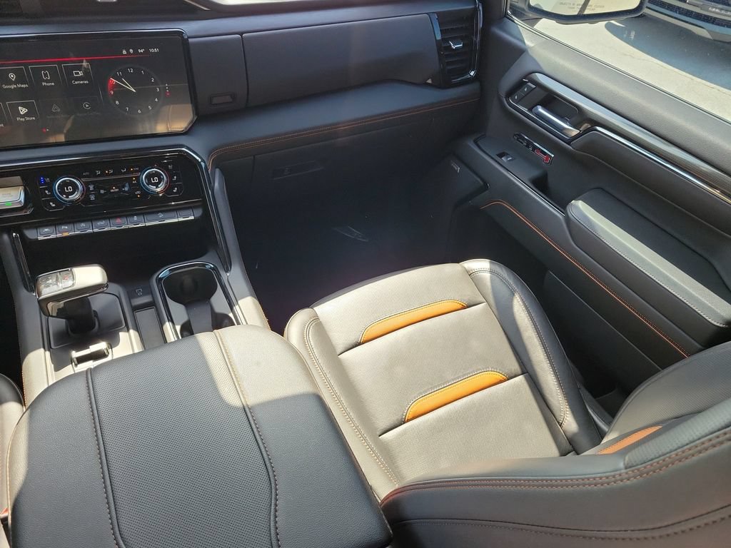 Used 2024 GMC Sierra 1500 AT4 w/ Technology Package AWD/4WD image 11