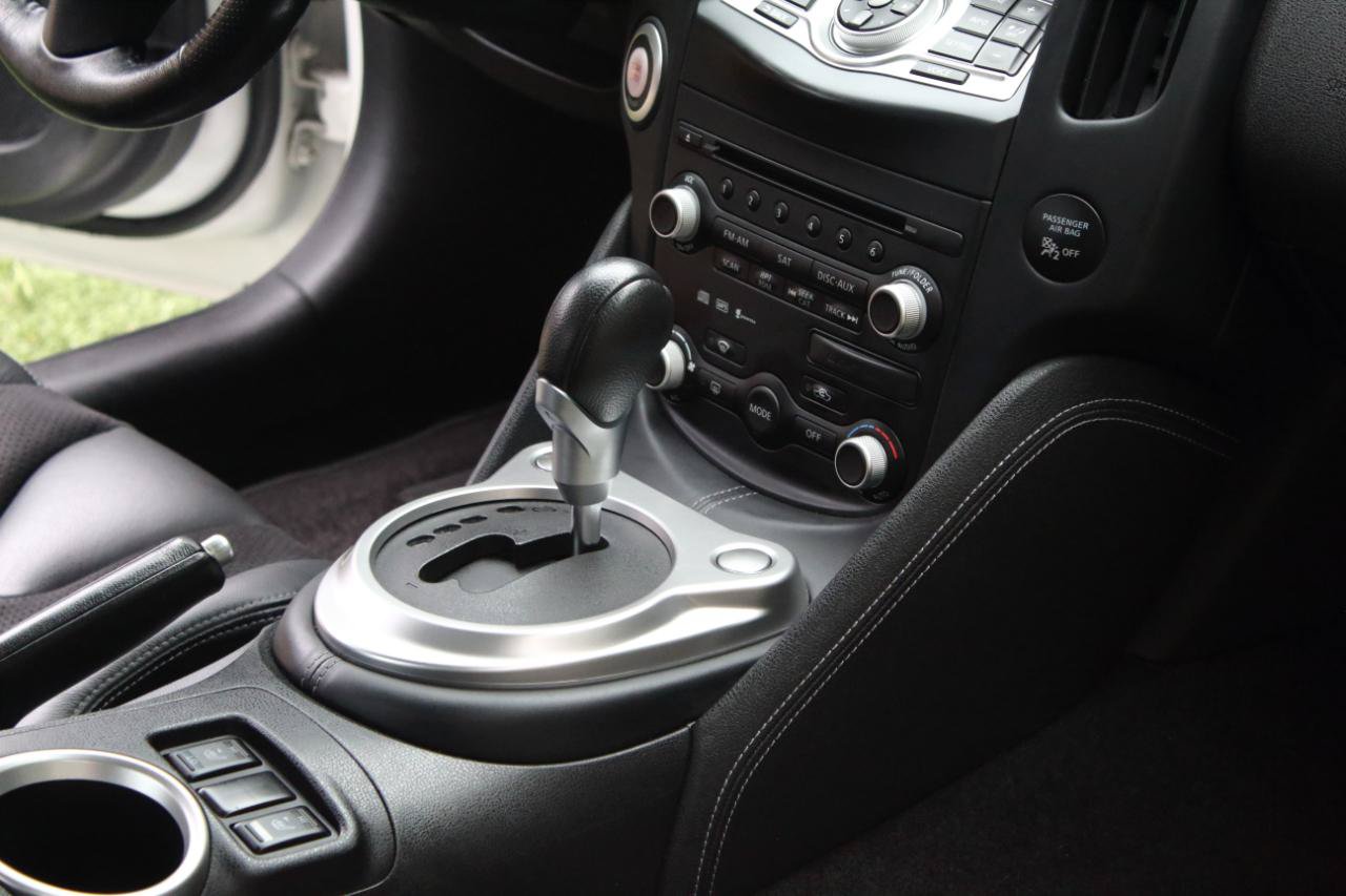 Used 2009 Nissan 370Z Touring RWD image 49