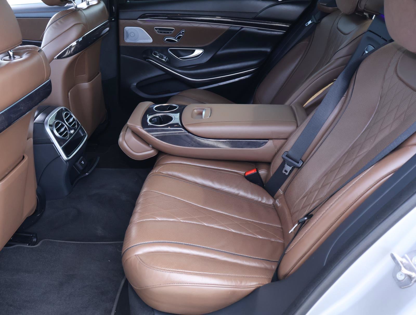 Used 2018 Mercedes-Benz S 560 Sedan image 21