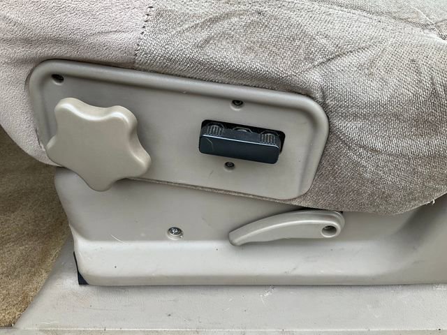 Used 2002 Chevrolet Suburban LS RWD image 6