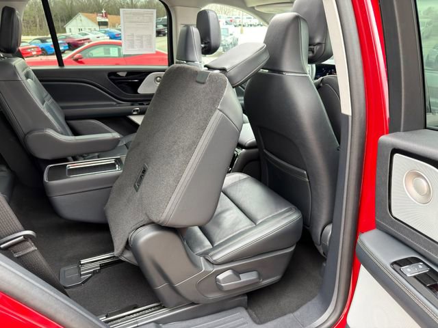 Used 2025 Lincoln Aviator Reserve w/ Equipment Group 201A image 12