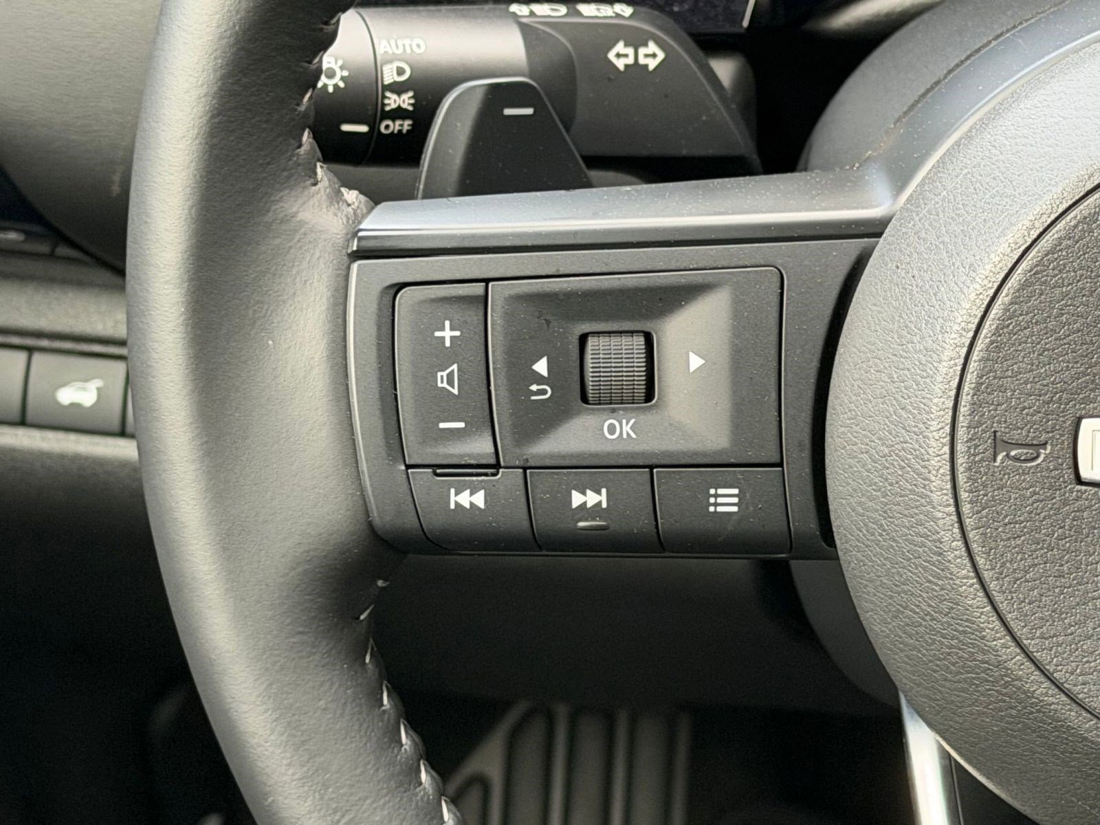 Certified 2025 Nissan Pathfinder SV image 16