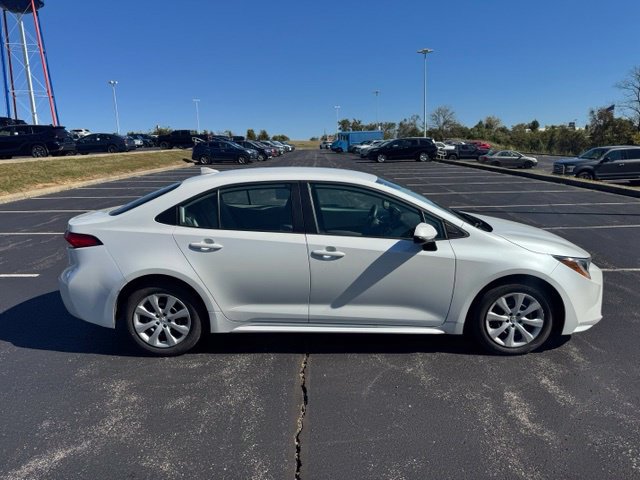 Used 2025 Toyota Corolla LE FWD image 2