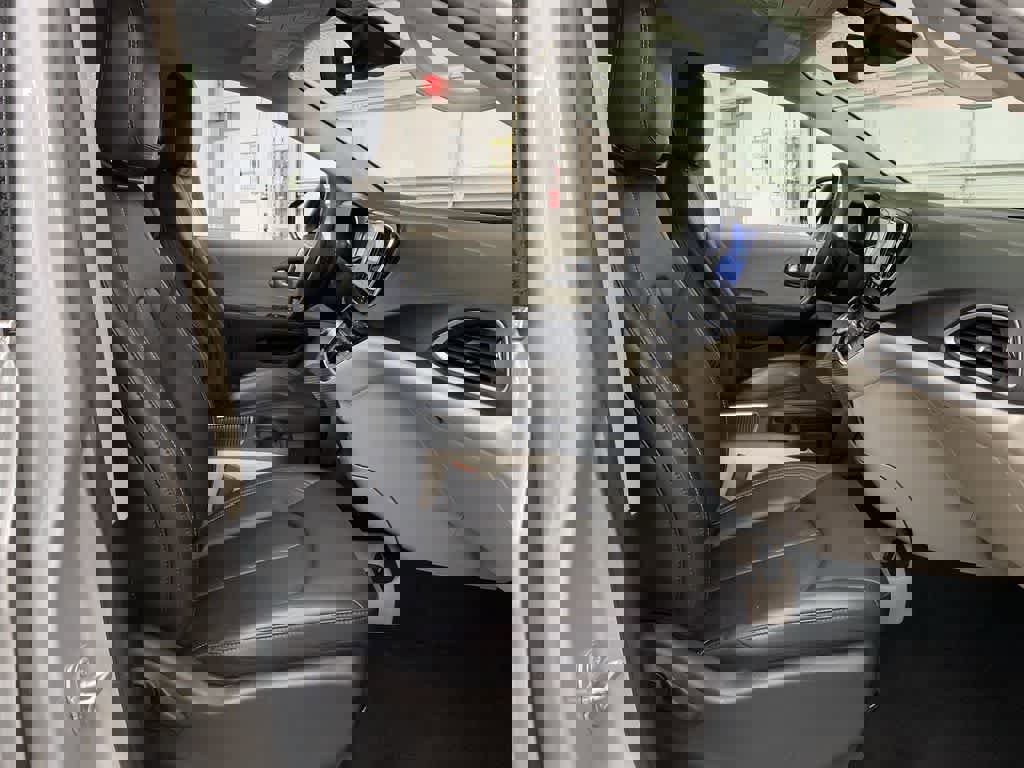 Used 2024 Chrysler Pacifica Touring-L image 18