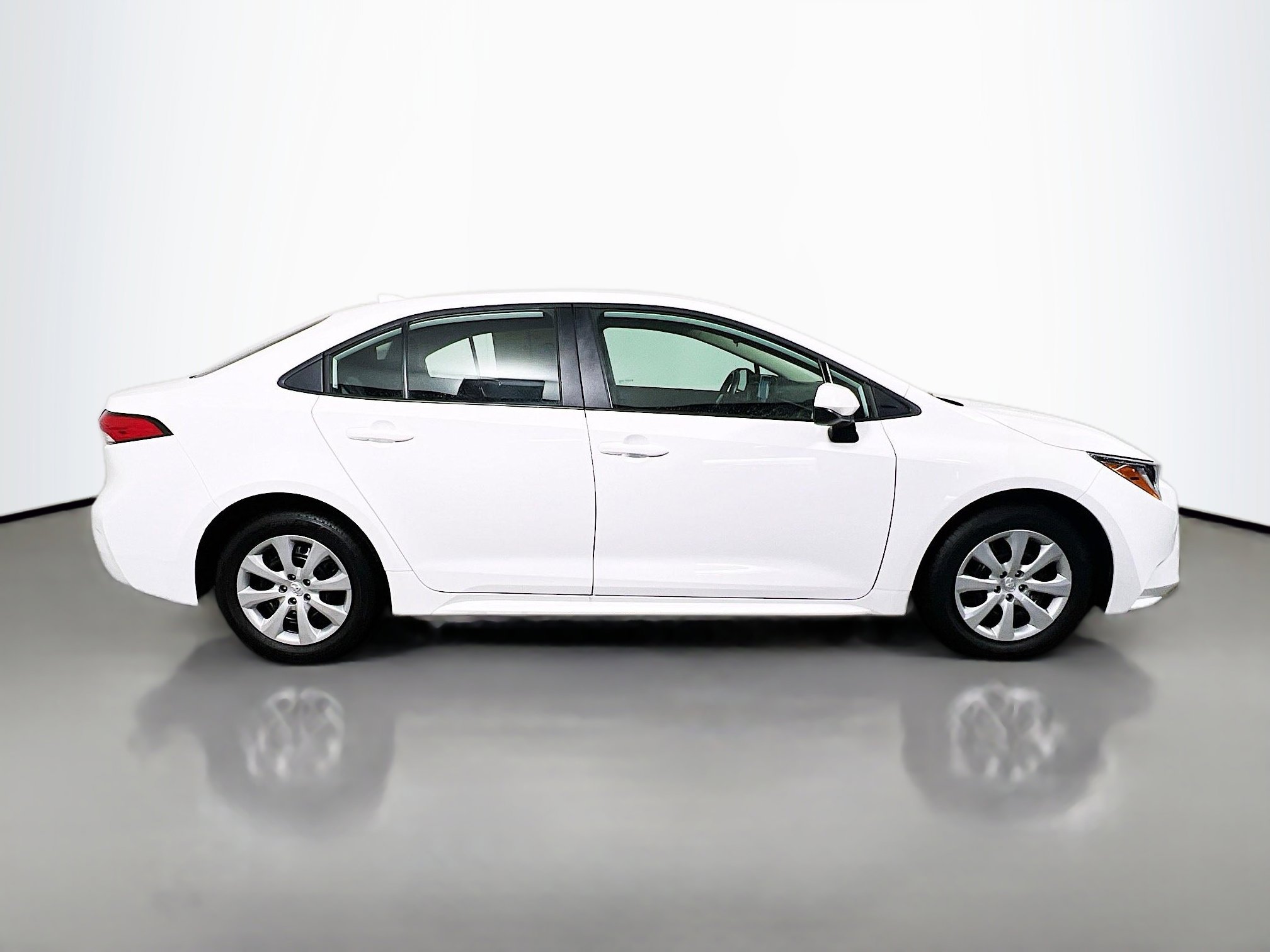 Used 2025 Toyota Corolla LE w/ Convenience Package image 3
