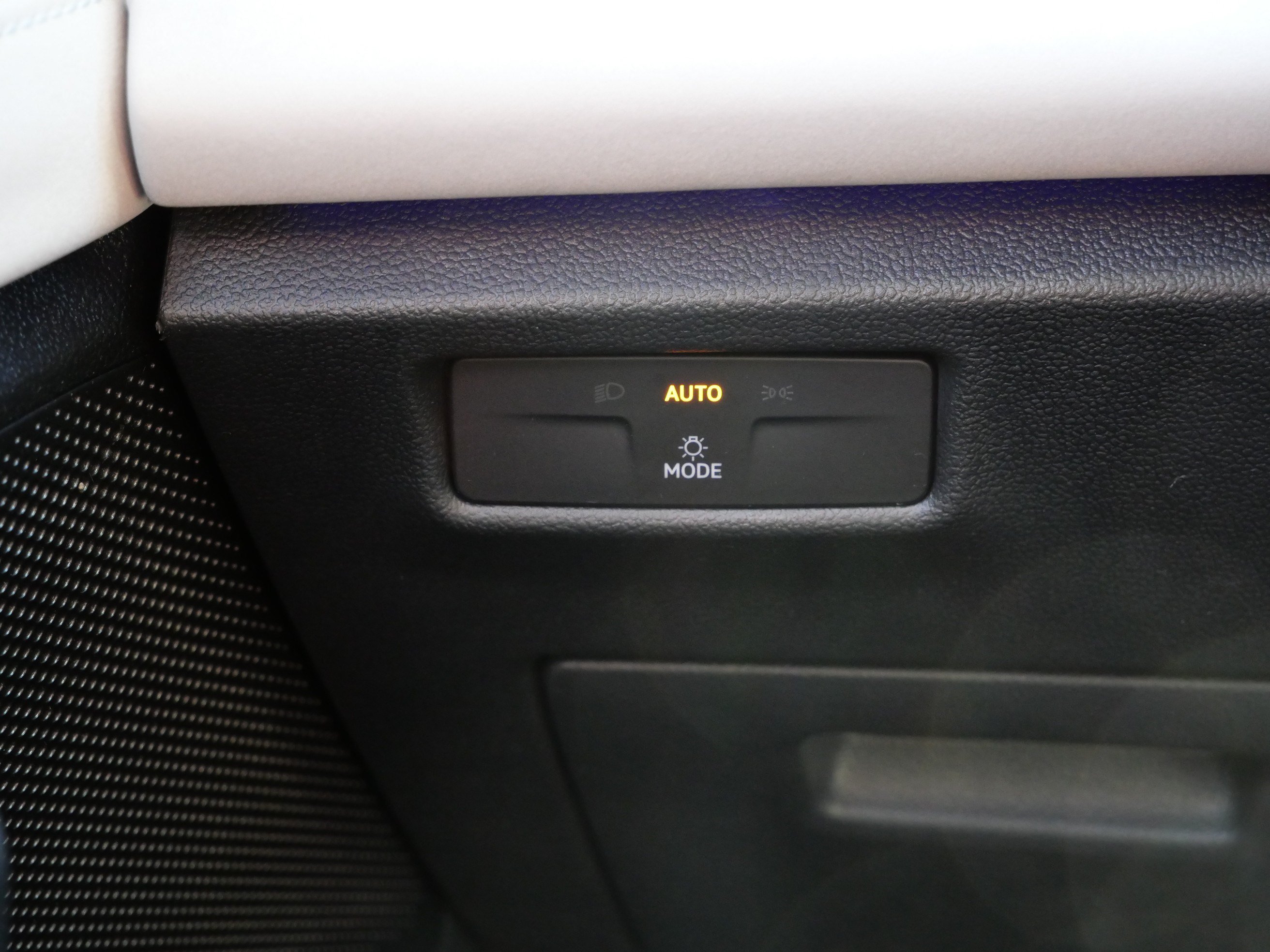 Certified 2025 Volkswagen Tiguan SE AWD/4WD image 27